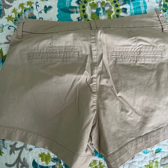 Old Navy Everyday Shorts - Picture 4 of 4